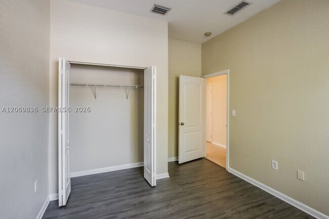 Building Photo - 2150 NE 37th Terrace