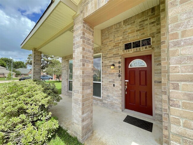 Building Photo - 8919 Diamond Lake Ln