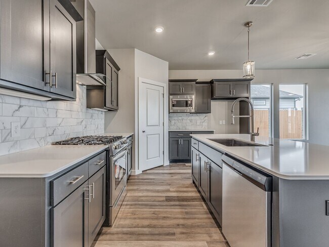 Building Photo - Beautiful home in Edmond