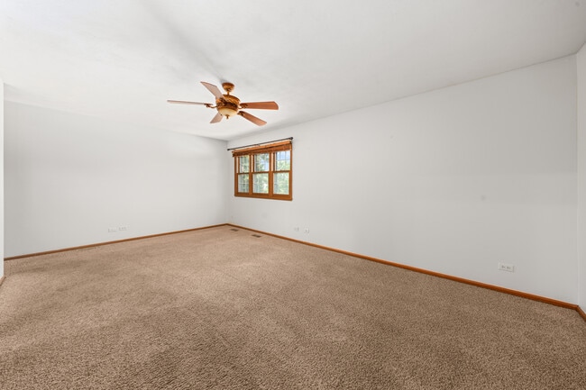 Building Photo - 104 S Knollwood Dr
