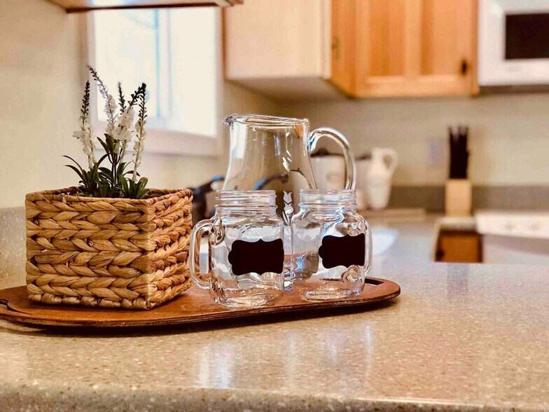 Building Photo - 1428 Crown Ave