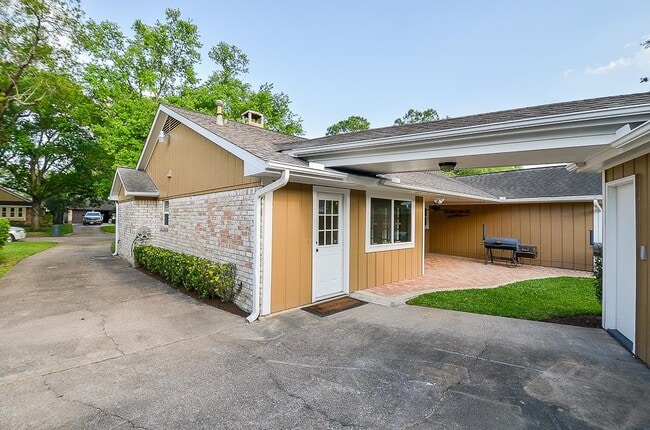 Building Photo - 2815 Manila Ln