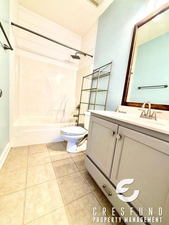 Building Photo - CHARMING 3 BEDROOM READY FOR MOVE IN TODAY!