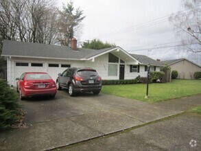 Building Photo - 2 Bed 1 Bath Home in Cedar Hills Neighborh...