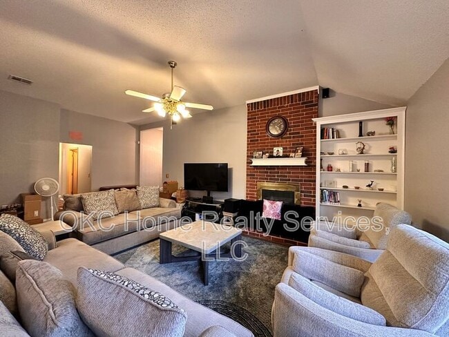 Building Photo - 17316 Valley Crst