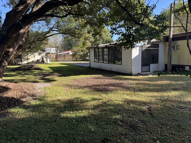 Building Photo - 1724 Oakland Rd W