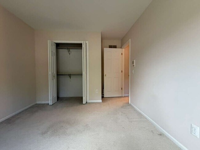 Building Photo - 1154 Bluebird Dr