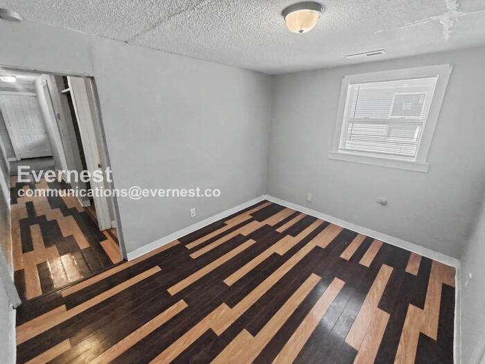 Building Photo - 1924 Blackford St