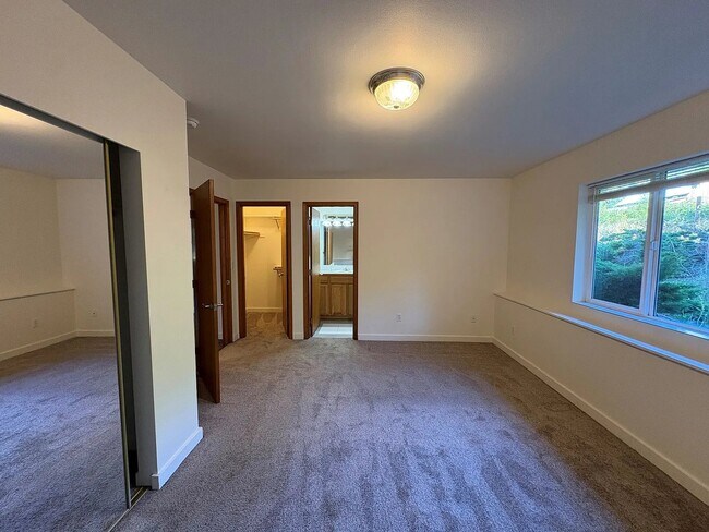 Building Photo - 658 Fox Dr