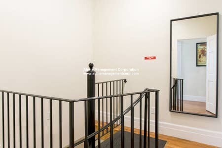 Building Photo - 22 Euston St