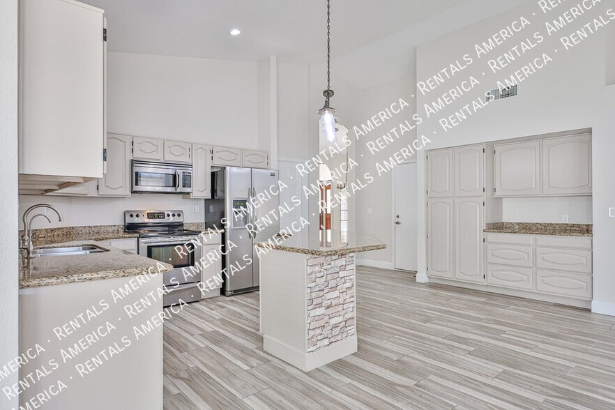Building Photo - 3802 N Wintergreen Way