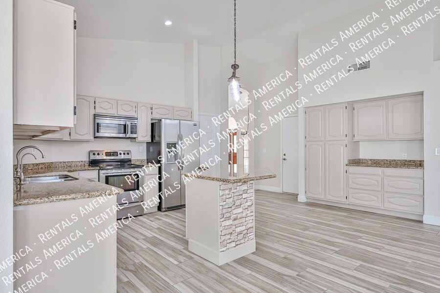 Building Photo - 3802 N Wintergreen Way