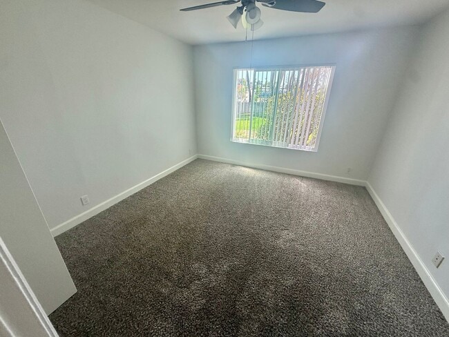 Building Photo - Beautiful 2 bed/2 bath in Vista!