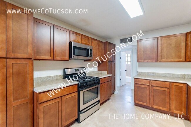 Building Photo - 3949 E 2nd St