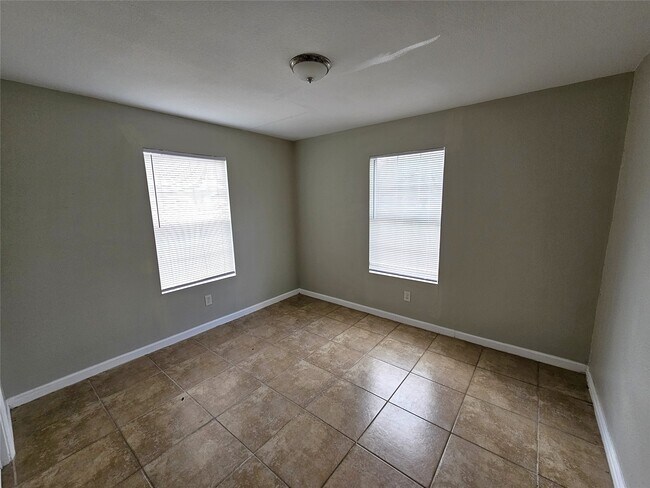 Building Photo - 1500 Oleander Dr