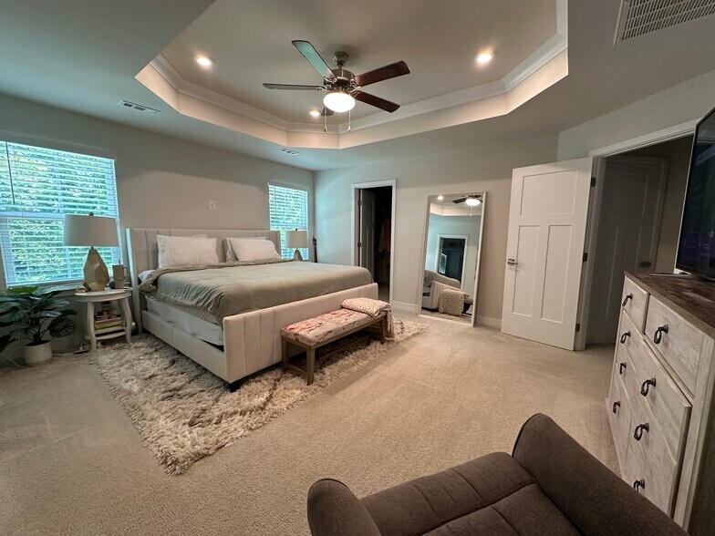 Building Photo - 1349 Crescent Ridge Dr