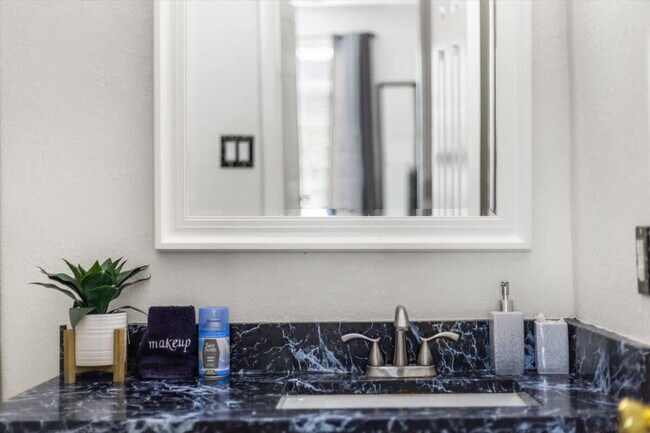 Building Photo - 4561 Southfield Ave