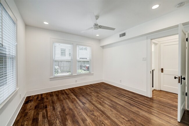 Building Photo - 303 W Clay St