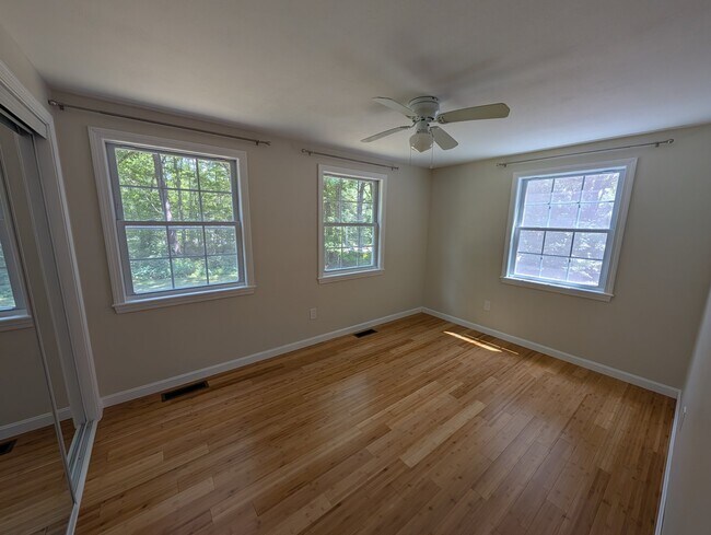 Building Photo - 28 Flutter St