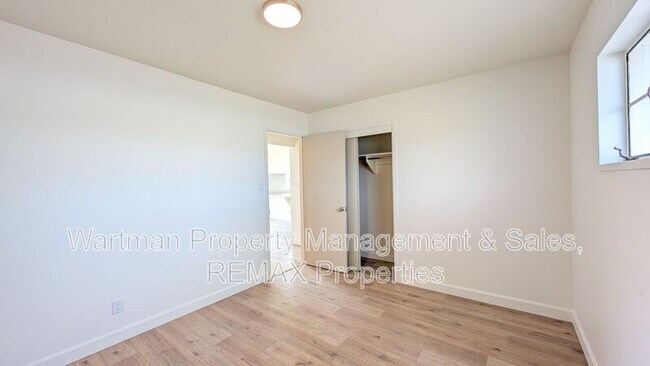 Building Photo - 435 Marian Dr