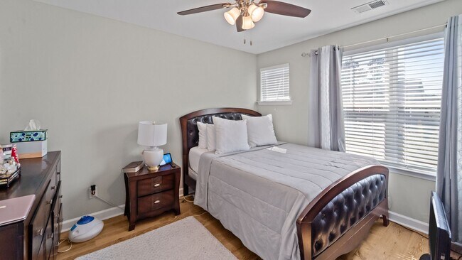 Building Photo - Beautifully Upgraded Home with Outdoor Fire Pit and Fenced Backyard in Buckhead East