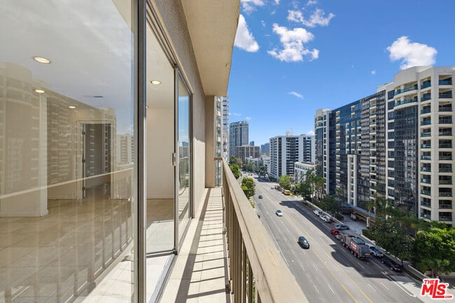 Building Photo - 10747 Wilshire Blvd