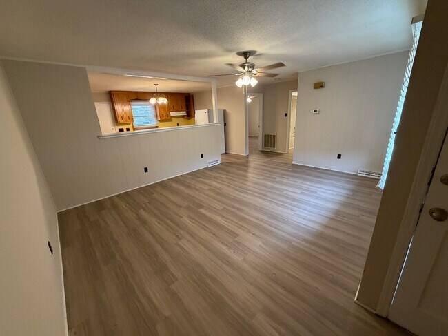 Building Photo - 823 Bostian Rd