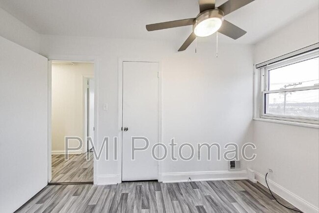 Building Photo - 7422 Parkwood St