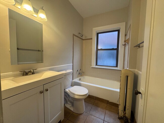 Building Photo - 2773 Hampshire-Unit 9