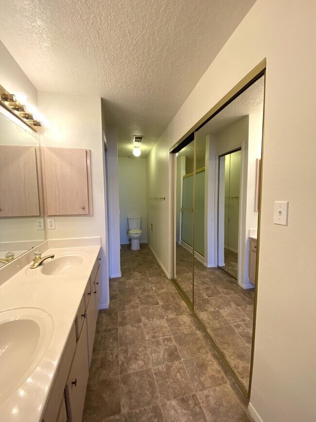 Building Photo - 2nd Floor - 2BR/2Bath - Balcony - 1Car Garage