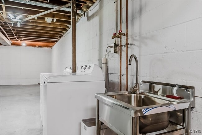 Building Photo - 222 Wilber St