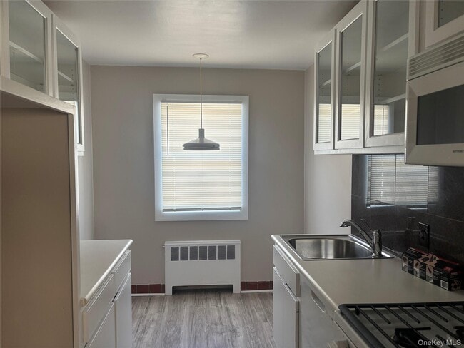 Building Photo - 580 Bedford Rd