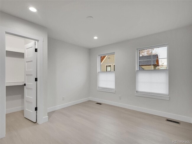 Building Photo - 4640 W 39th Ave
