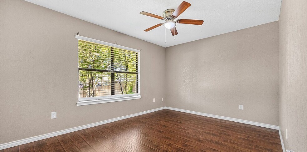 Building Photo - 1705 Lynx Cir