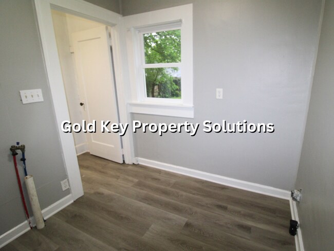 Building Photo - 2 BR 1 BA Home with Covered Front Porch (NO SECTION 8)