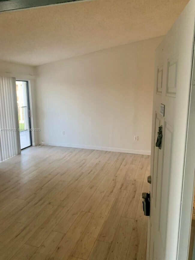 Building Photo - 468 NE 206th Ln