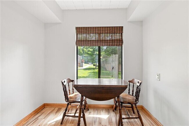 Building Photo - 533 Forest Green Dr