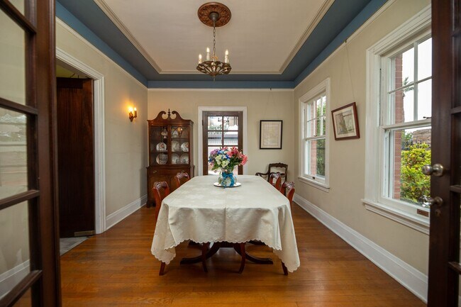 Building Photo - WONDERFUL HISTORIC 5 BED 3 BATH PROPERTY WITH CARRIAGE HOUSE