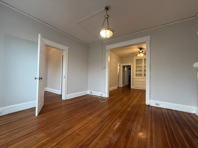 Building Photo - 221 S Swan St