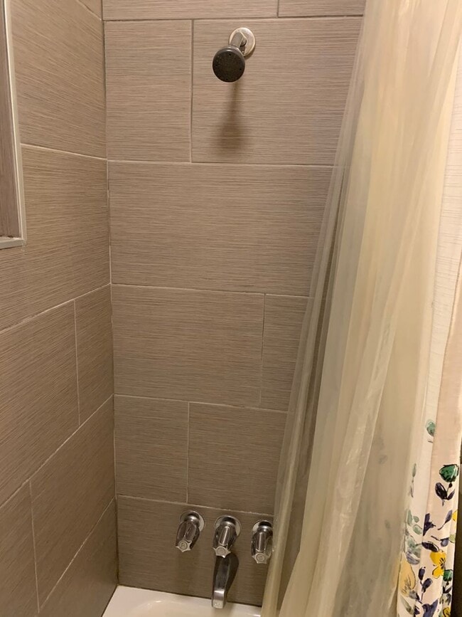 Building Photo - 4 bed/2 bath Home located in central Fort Collins off Drake