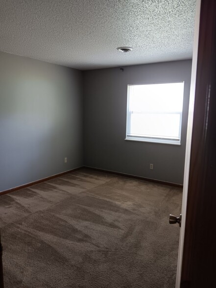 Building Photo - 461 Cedarview Ct