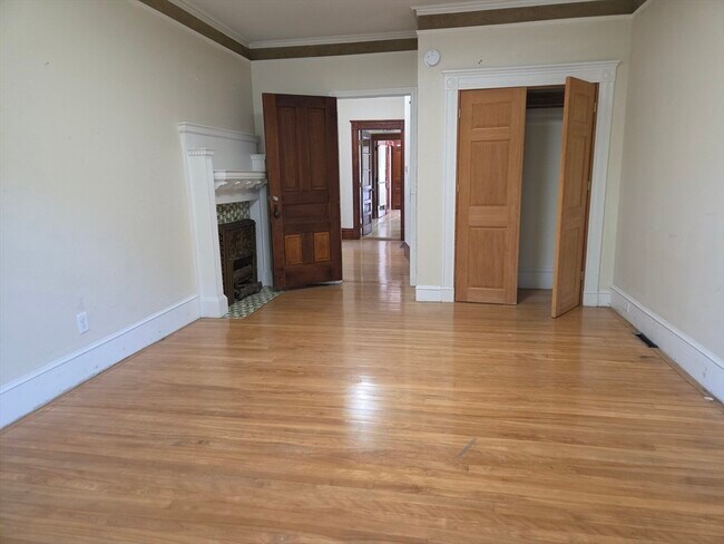 Building Photo - 659 Southbridge St