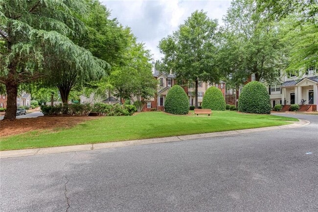 Building Photo - 216 Village Square Dr