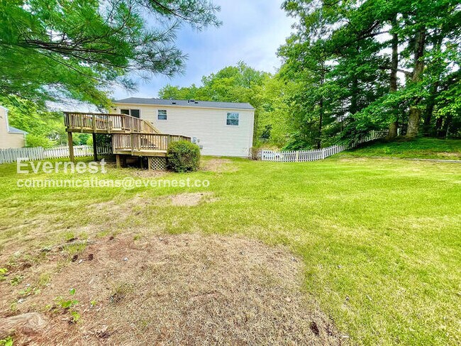 Building Photo - 3 Bed, 2.5 Bath Home with Fenced Yard & Garage / Pet-Friendly / Available Now!