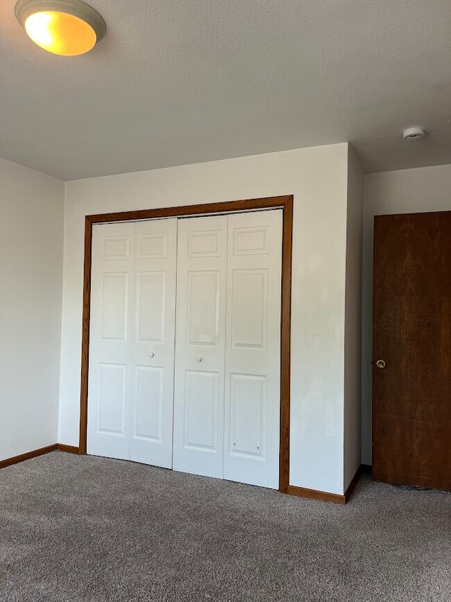 Building Photo - 806 Stone Mountain Dr