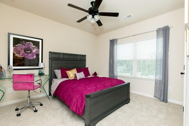 Building Photo - 1856 Hanover W Dr