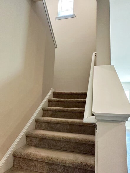 Building Photo - 4372 Grosbeak Dr