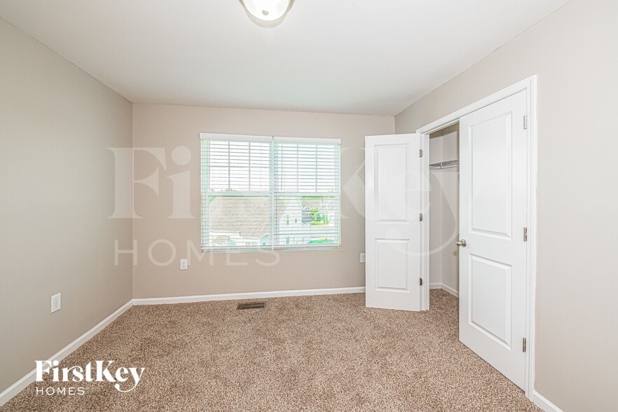 Building Photo - 637 Starry Sky Dr