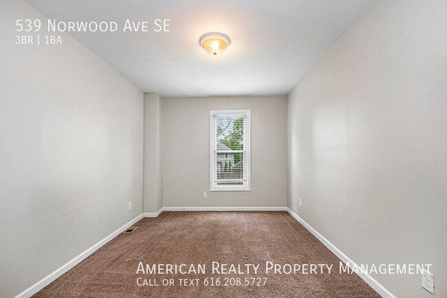 Building Photo - 539 Norwood Ave SE