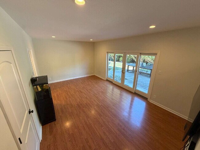 Building Photo - "Charming Walnut Creek Retreat: Spacious 4-Bedroom Home with Elegant Granite Kitchen, Cozy Firepl...